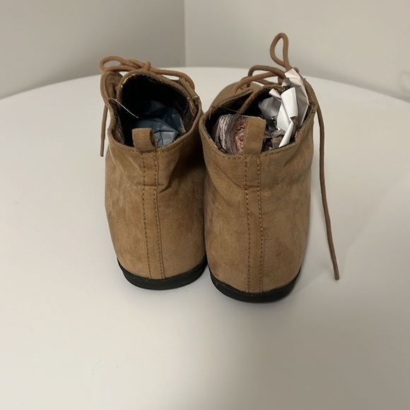 Forever 21 flat beige suede booties - Picture 3 of 7